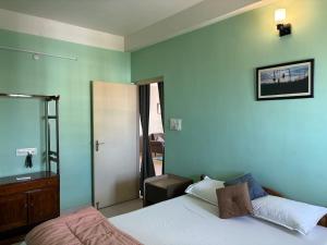 Spacious 2BHK Residential Flat with Scenic Vibe