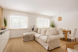 Cascais 3BR Apartment with AC, Balcony & Near Historic Centre