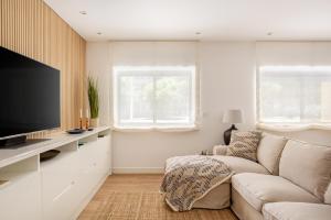 Cascais 3BR Apartment with AC, Balcony & Near Historic Centre