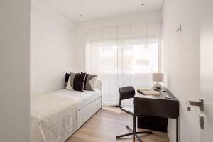 Cascais 3BR Apartment with AC, Balcony & Near Historic Centre