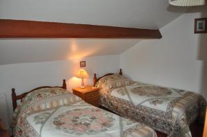 Twin Room with Shared Bathroom room in Forest How Guest House