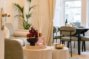 The Compact Caledonian Flat - Haymarket