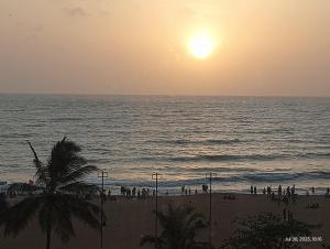 OCEAN BREEZE - WAVES LUXURY CONDO