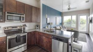 Landing Incredible 1BD Gym Yoga Studio