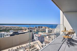 Contemporary City Staycation - 16th Floor Apartment