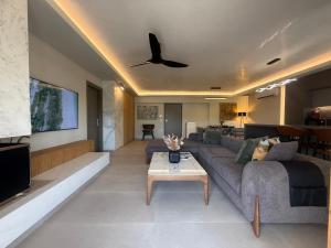 Modern Athenian Riviera Apartment