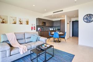 Contemporary City Staycation - 16th Floor Apartment