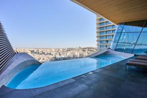 Contemporary City Staycation - 16th Floor Apartment