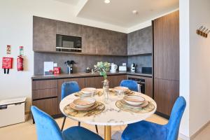 Contemporary City Staycation - 16th Floor Apartment