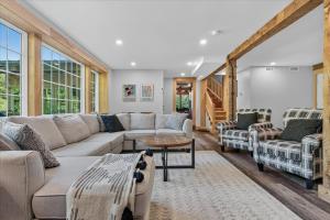 4 Br Sleeps 8 - Kayaks - Fire Pit - Dog Friendly