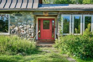 4 Br Sleeps 8 - Kayaks - Fire Pit - Dog Friendly