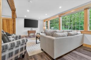 4 Br Sleeps 8 - Kayaks - Fire Pit - Dog Friendly