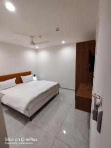 The Grand Vista Hotel