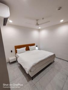 The Grand Vista Hotel