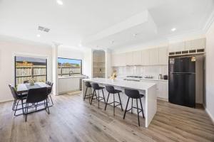 Modern Family Home by the Beach, St Leonards & Sleeps 10