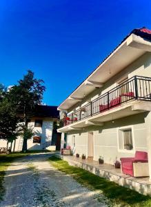 Lazer Çardaku Guest House