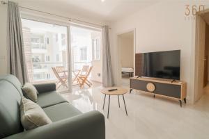 Lovely, fully equipped 2BR home 5 min from beach by360 Estates