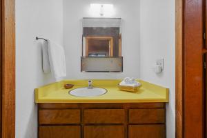 Cozy Condo with Fireplace - Tamarack 3