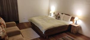 Stone cottage 2BR in Mukteshwar by Homeyhuts