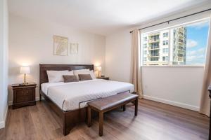 Large Apt, Parking, Split King Bed, Washer & Dryer