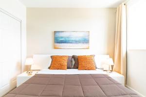 Large Apt, Parking, Split King Bed, Washer & Dryer