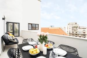 Spectacular Terrace Sunny 5BR 3BA - Top Location