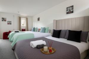 Iron House Stay - For Contractors & Families - Private Parking - Near ExCel, Canary Wharf, O2, City AirPort & GreenWich