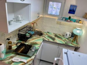 Laniakea small apartment in shared house