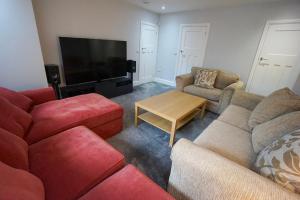 Stunning 7-Bed Home in Lichfield