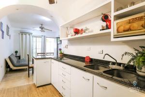 Amazing Location Steps to Beach & Nightlife