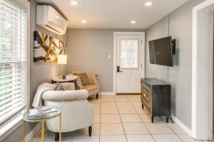 2 Mi to Dtwn Pensacola Dog-Friendly Apartment