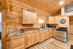 1 Mi to Mohican River Wooded Retreat with Trails!