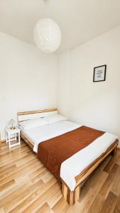 One-Bedroom Apartment, 10min from the City Center