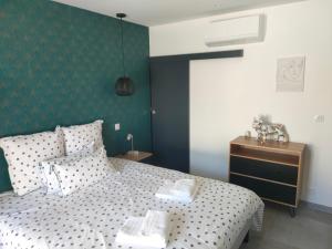 2 pièces en RDC climatisé avec terrasse et parking privé