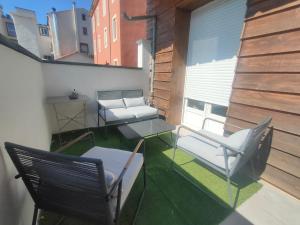 2 pièces en RDC climatisé avec terrasse et parking privé