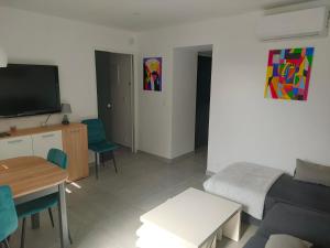 Appartements 2 pieces en RDC climatise avec terrasse et parking prive : photos des chambres