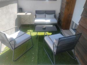 Appartements 2 pieces en RDC climatise avec terrasse et parking prive : photos des chambres