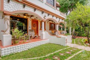 Hacienda-style Villa with Private Pool Steps to Beach