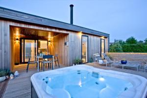 Pamelas Meadow, Strawberryfield Park