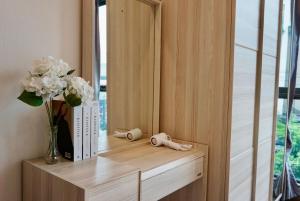 Amazing Pool and Luxury Condo Unit Near Phrom Phong BTS