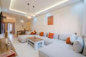 3BR Luxury Stay - Hivernage- Pool View - Parking Near M Avenue & Rail