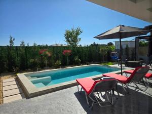 villa Amethyst, private pool with heating and salt water