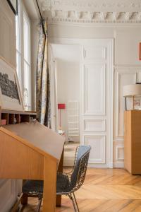 Veeve - At Bonne Nouvelle