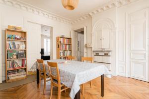 Veeve - At Bonne Nouvelle