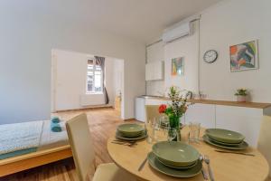 Prater Street Charm Your City Getaway