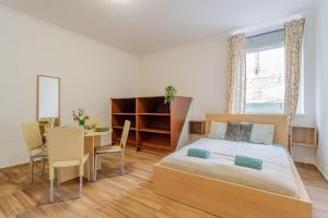 Prater Street Charm Your City Getaway