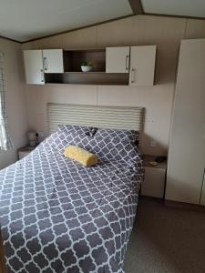 A short walk to Par Beach & coastal paths, On-site facilities. Pets welcome