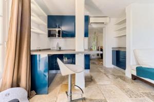 Villas Authentic Provencal Villa with Pool : photos des chambres