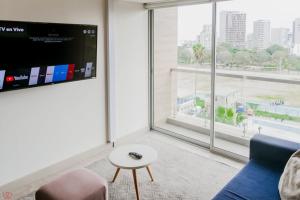 Chic 1BR Gym Near Barranco Hotspots