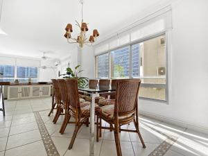 Beira mar - 3 Suítes - 1 quarto - AC - Serviço de Praia